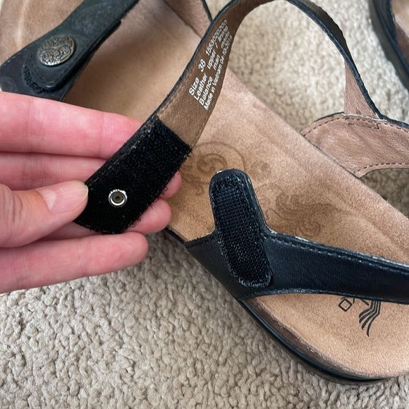 Dansko Paola Embossed Leather Flat Sandals 38 Black Comfort Shoes Women’s 8 Boho - Picture 7 of 13